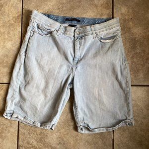 Levis 525 Perfect Waist Women's Relaxed Fit Denim Shorts Light Wash Size 16